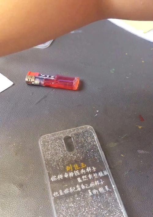 透明手机壳上的油渍如何去除？有没有简单有效的清洗方法？  第3张