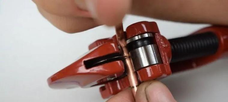 电脑风扇喷漆后怎么清理？清理方法是什么？  第2张