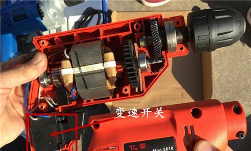 厨柜冰箱散热器拆卸方法是什么？拆卸时需注意什么？  第1张