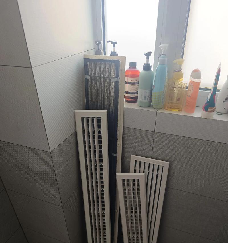 如何清洗油烟机内部翻板（简易方法让油烟机内部翻板保持清洁）  第1张