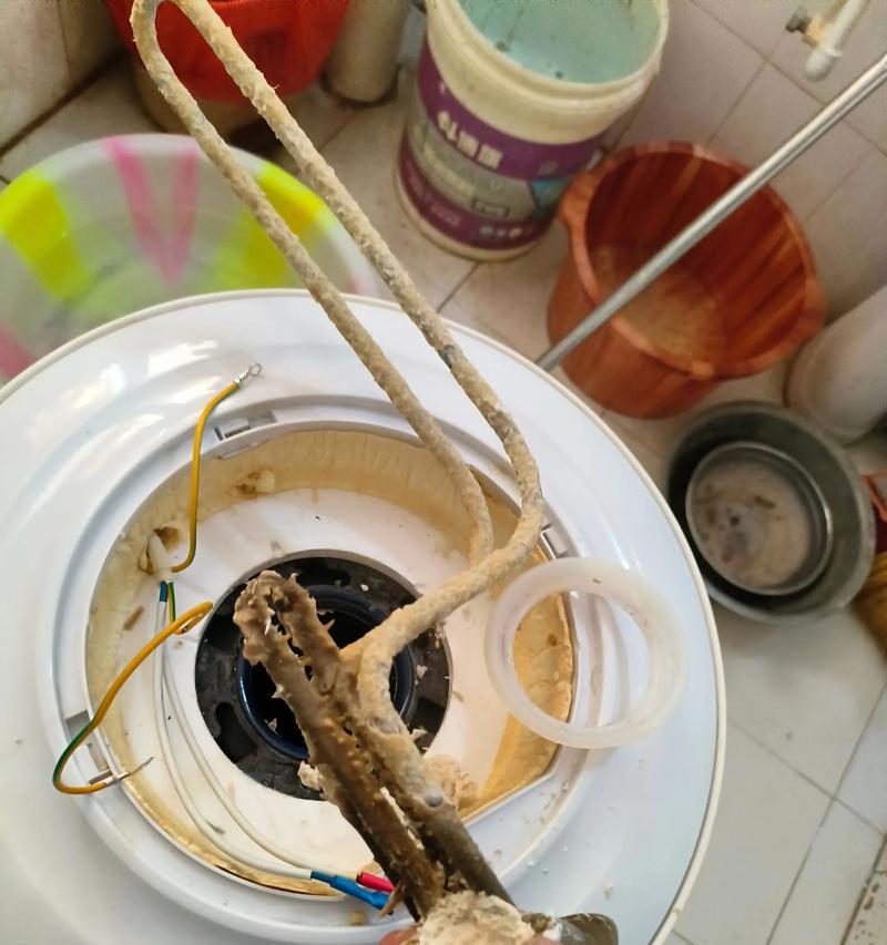 自制清洗电热水器的方法（轻松保持家中电热水器清洁）  第2张