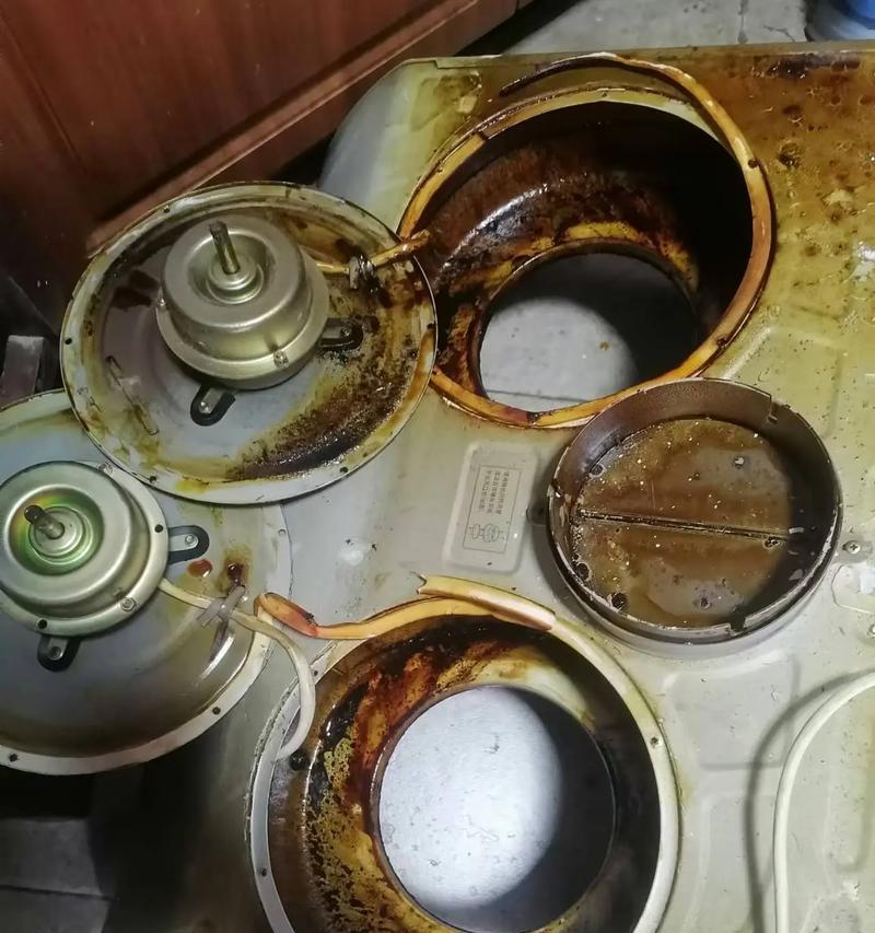 如何正确清洗旧版抽油烟机（清洗步骤详解，让抽油烟机焕然一新）  第3张