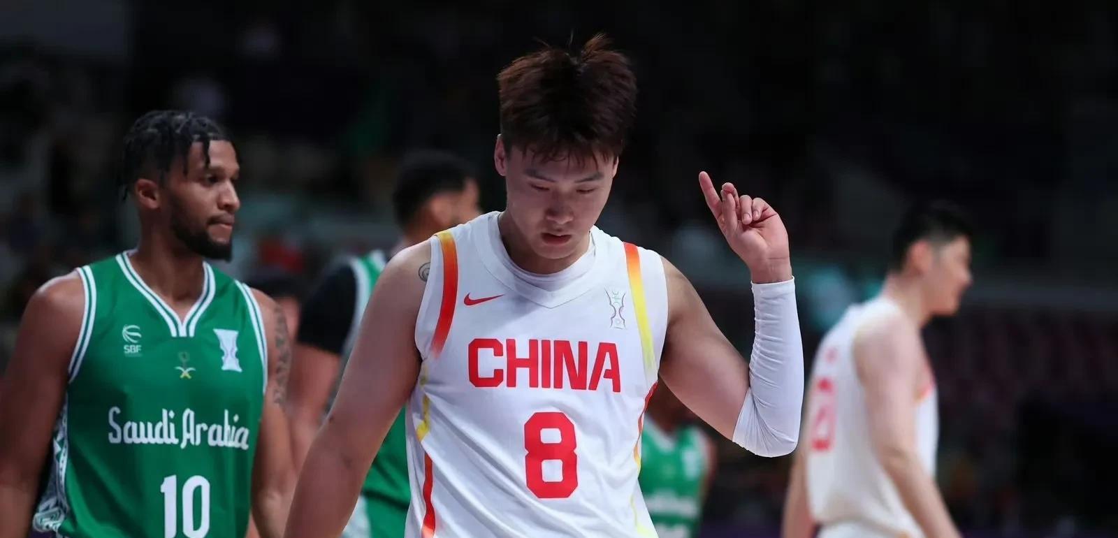 亚洲杯疯狂一夜！直通全确定，中国男篮进魔鬼半区，领奖台上上签  第4张