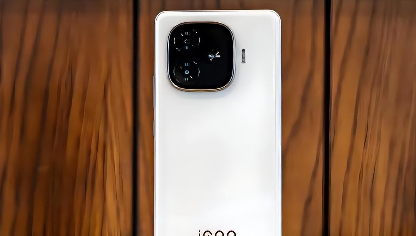 iQOO持续发力，242万跑分+7000mAH大电池+120W，国补后低至1529元  第4张