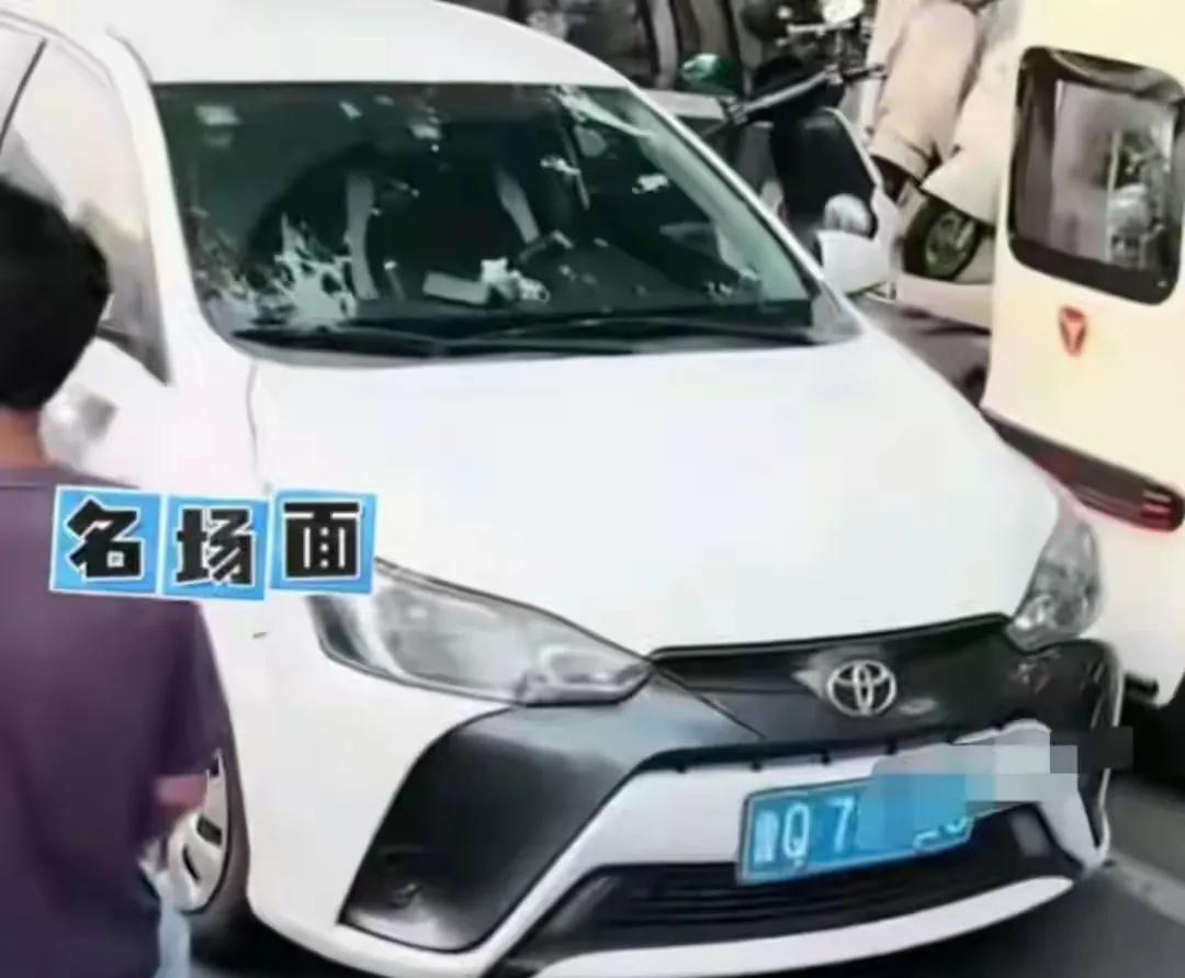 安阳逆行违停女子反击：男司机太坏了，对方恶意冷静激怒自己。  第5张