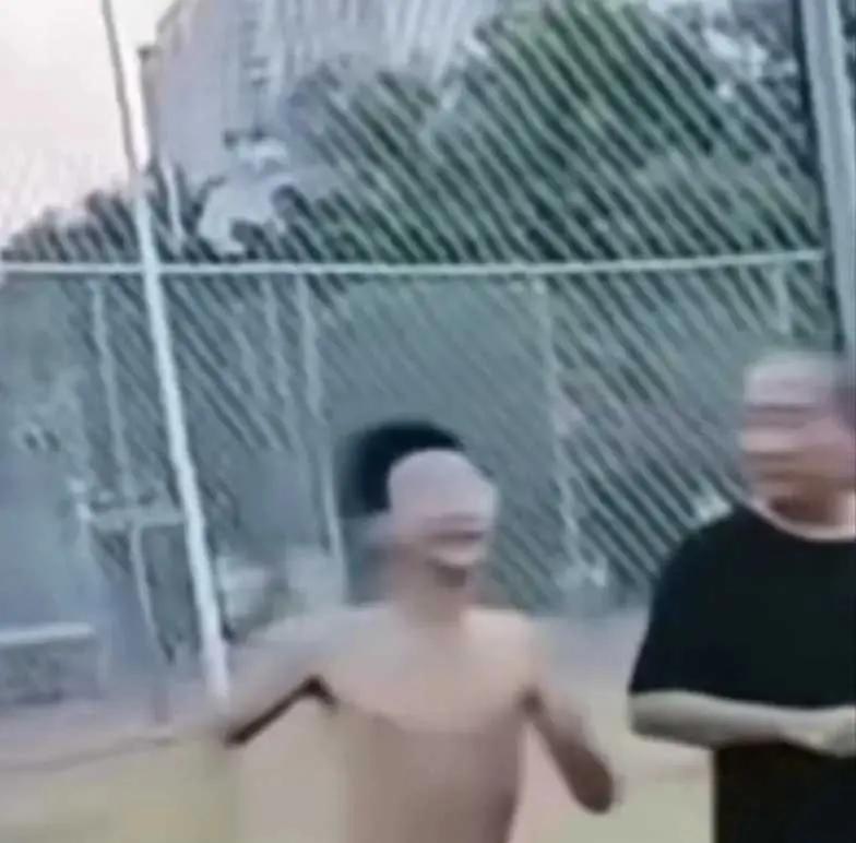 老人恶意肘击跑步学生，正脸曝光嘴脸狰狞丑恶，对准孩子胸口下手  第7张