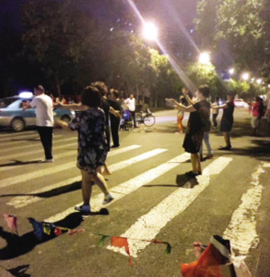 老人恶意肘击跑步学生，正脸曝光嘴脸狰狞丑恶，对准孩子胸口下手  第18张