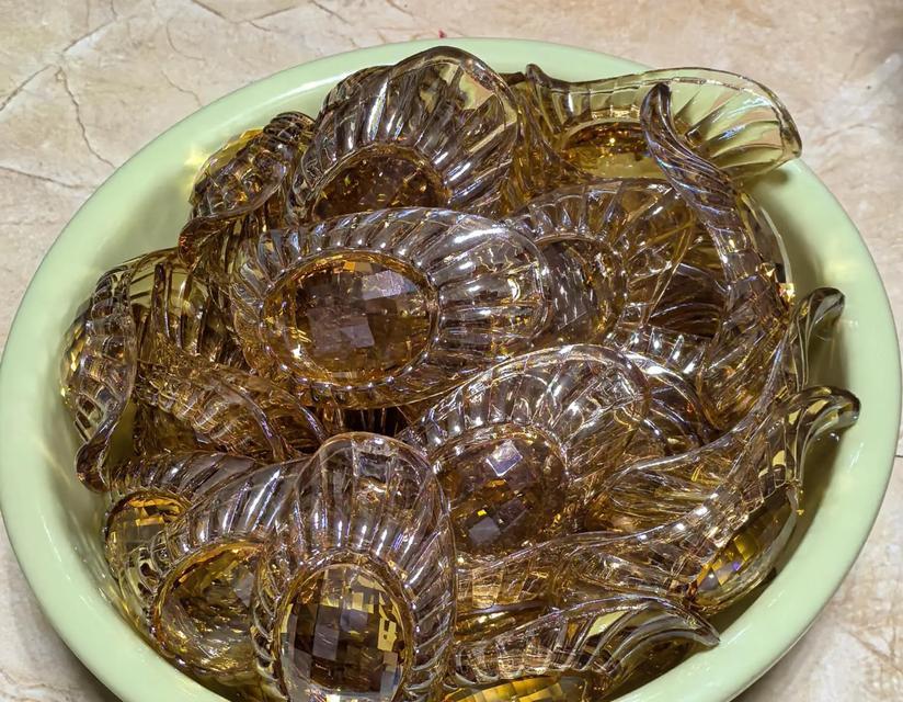 水晶灯维修方法，让你轻松解决灯具故障（从灯泡更换到电路检修）  第3张