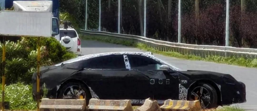 小米新款SU7L加长版新车曝光，但何时才有现车？  第1张