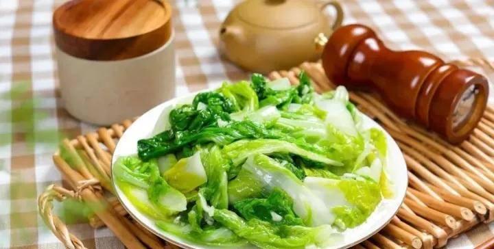 燃气灶炒青菜没水分怎么办（解决燃气灶炒菜干燥问题的实用方法）  第1张