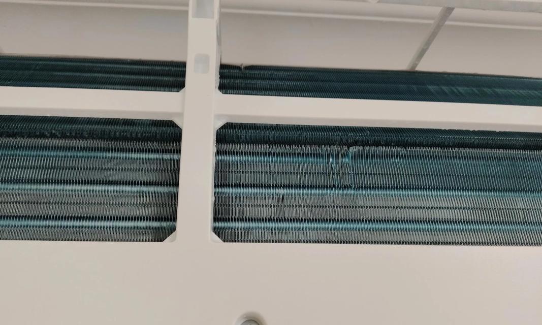 如何正确清洗空调油烟机（简单易行的清洗方法及注意事项）  第2张