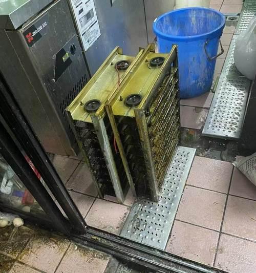 如何正确清洗餐饮店油烟机（清洗油烟机的步骤和技巧）  第2张