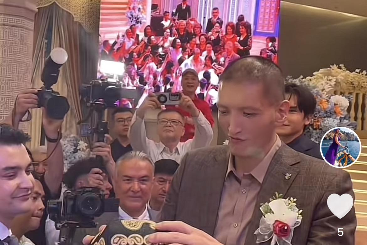恭喜！巴特尔女儿结婚，篮球界众星齐聚新疆，郭士强、吴庆龙到场  第2张