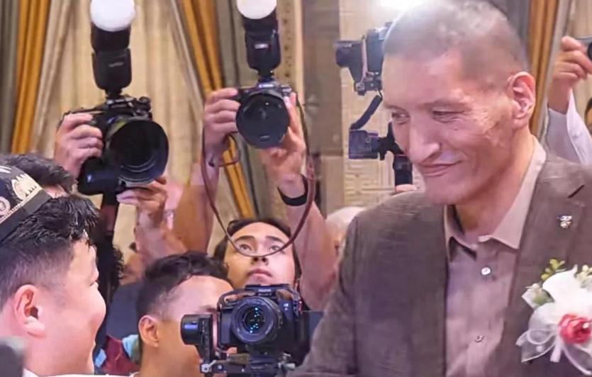 恭喜！巴特尔女儿结婚，篮球界众星齐聚新疆，郭士强、吴庆龙到场  第5张