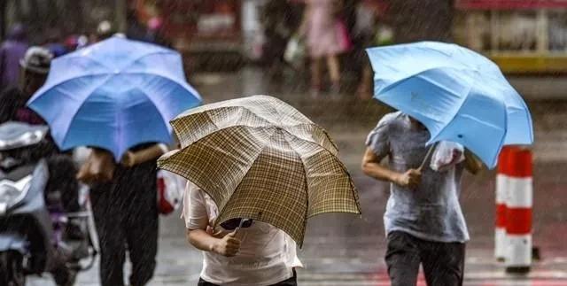 新一轮强冷空气+暴雨来袭，16-18日出门请留意雨水和大风  第7张
