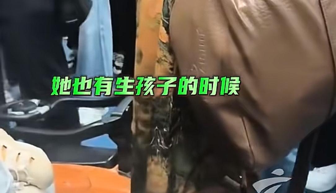 女生拒让座被大妈殴打后续:家属拒道歉，嚣张嘴脸曝光，警方介入  第4张